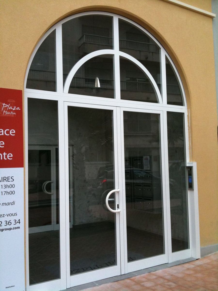 Ingresso condominiale ad arco