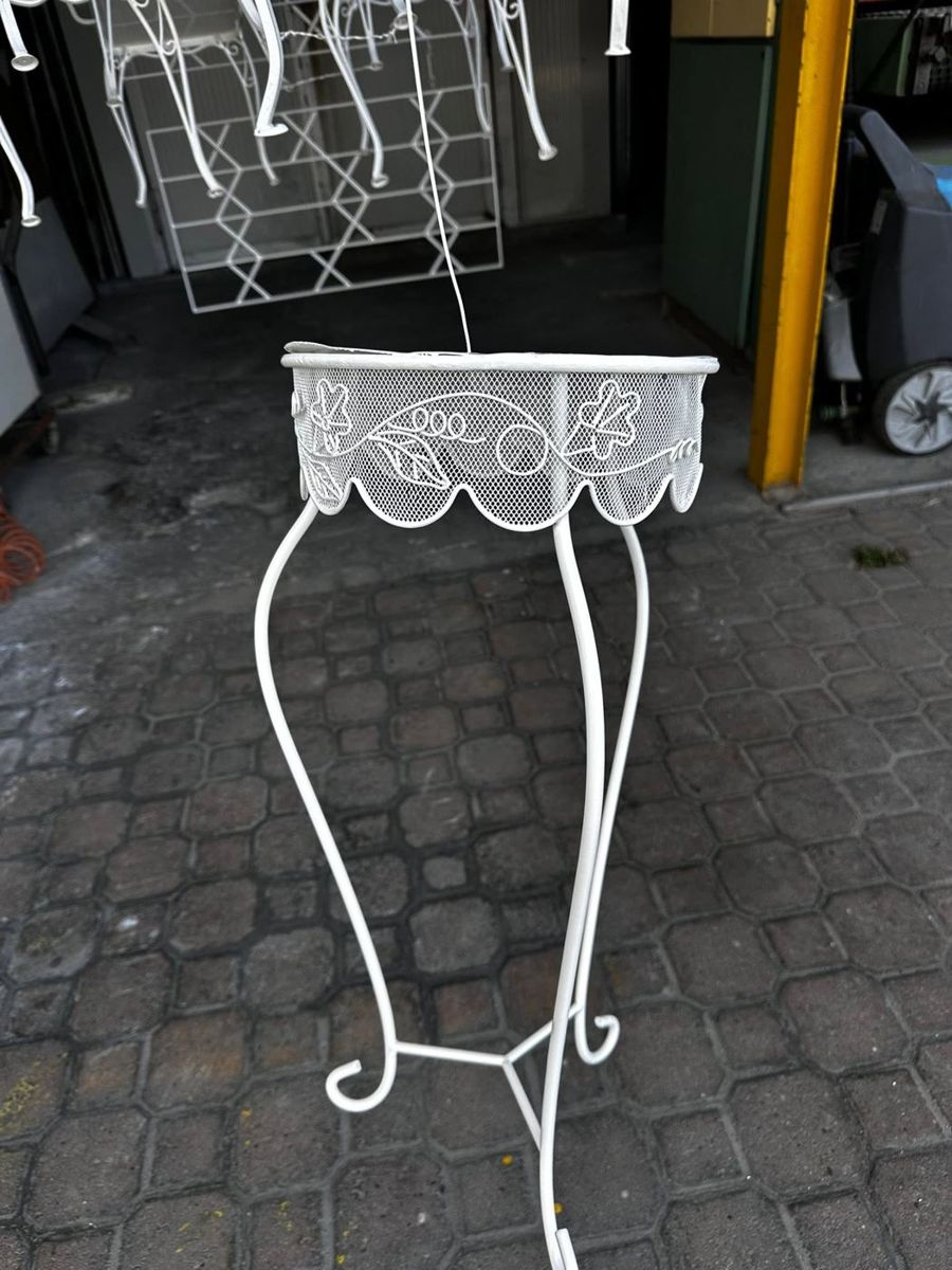 Porta vaso in rete metallica bianca